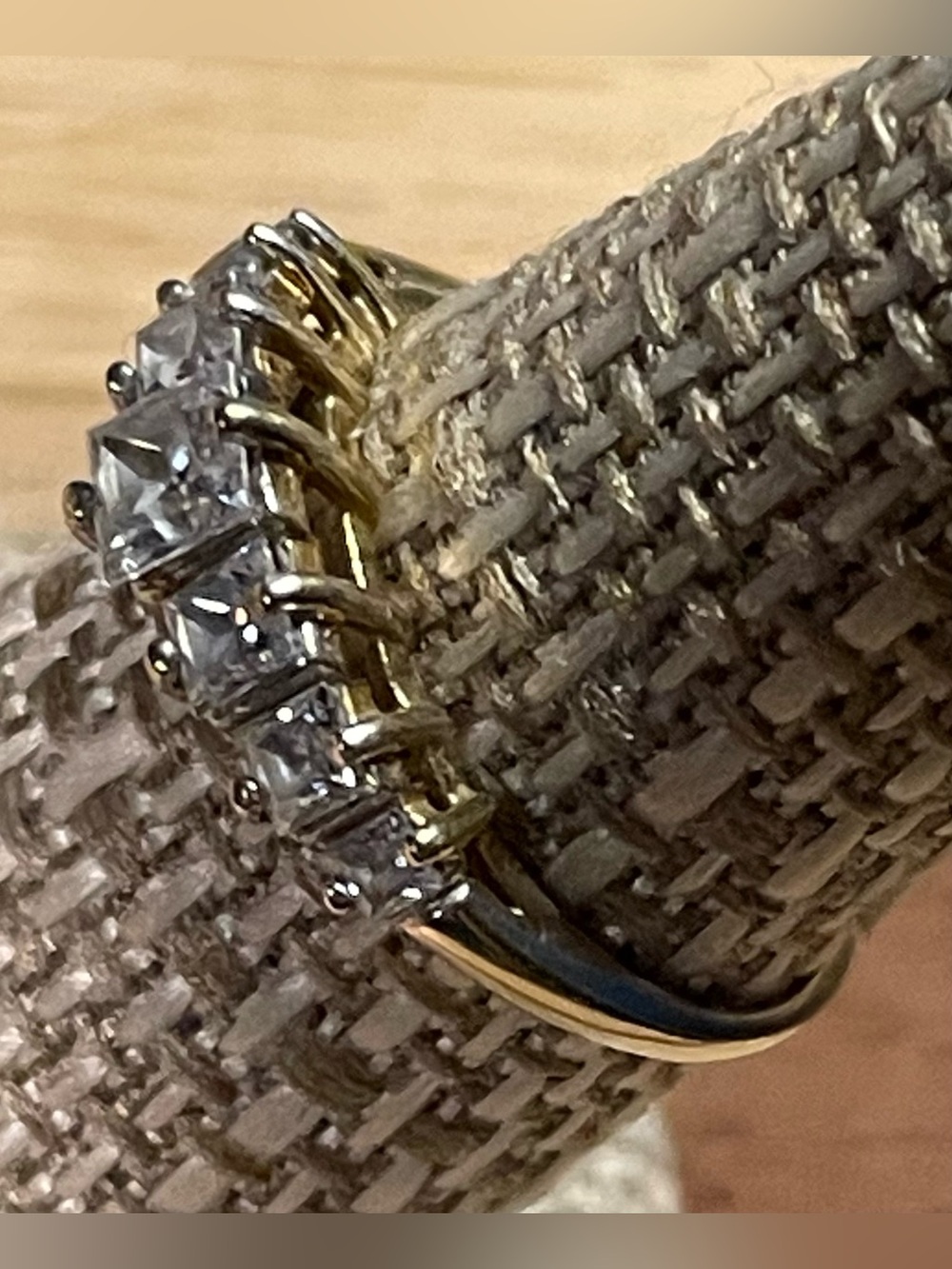 Stamped 10KT Yellow Gold and 7 stone CZ Princess cut ring. Size 7 stunning - Picture 8 of 16
